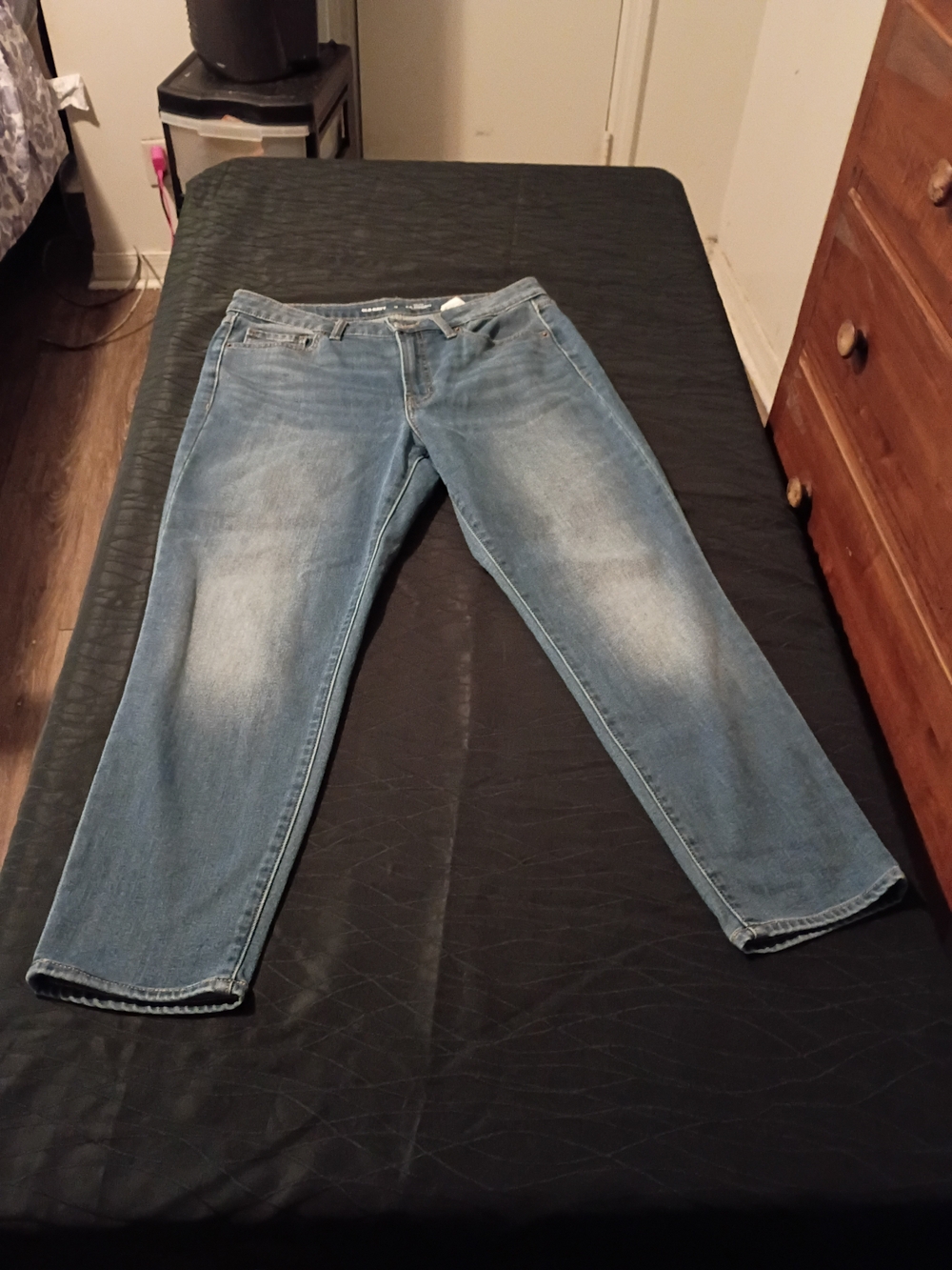 Old Navy Women’s Straight Leg Jeans in Light Blue Wash